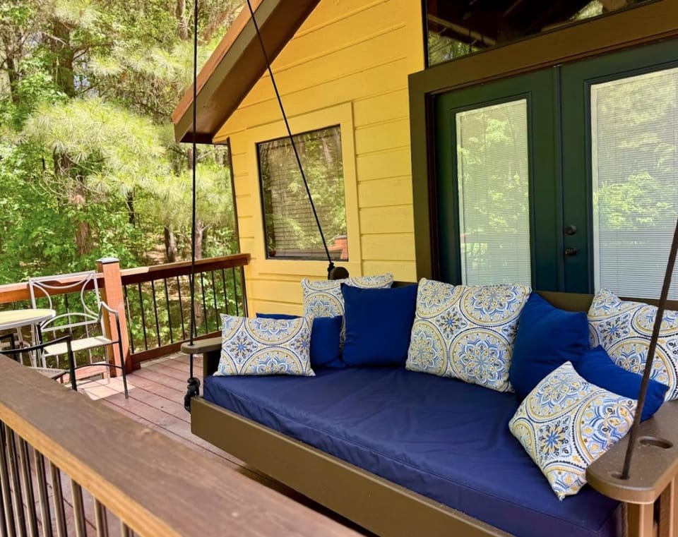 Romantic Couple's Getaway, Daybed swing House in Oklahoma