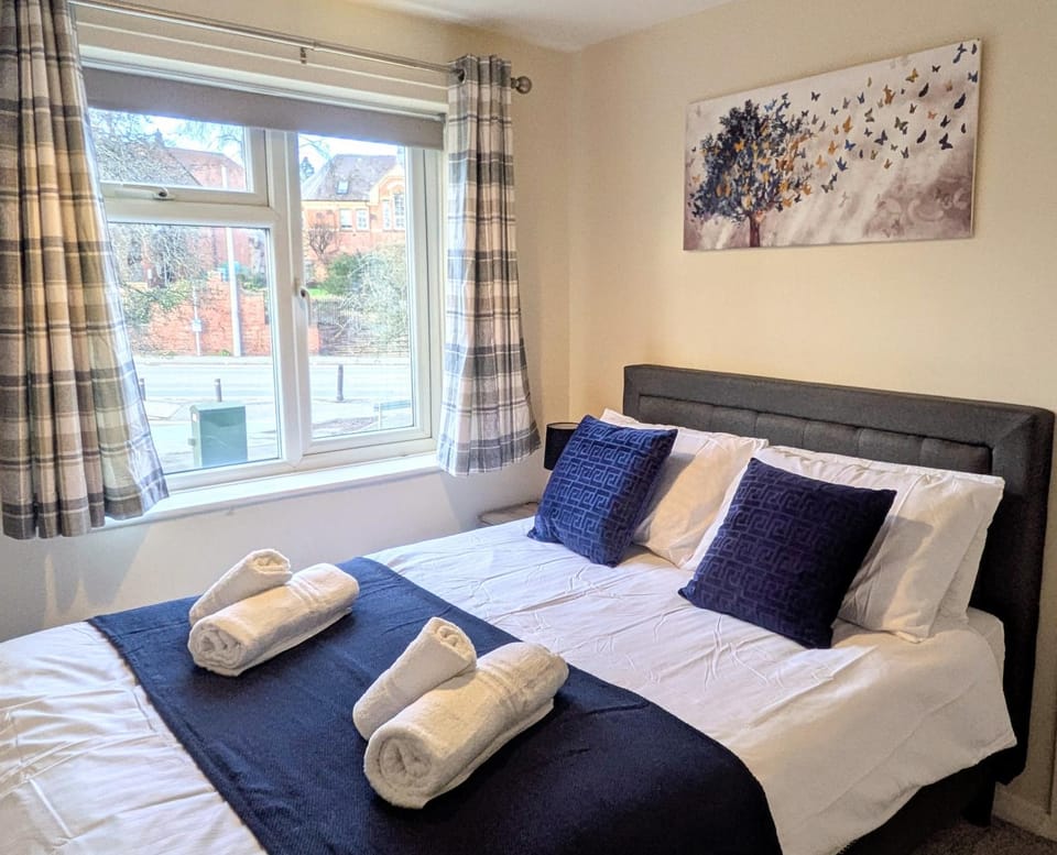 Bed, Photo of the whole room, Bedroom, towels