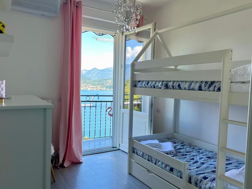 SUNSET HOUSe AIR CON Large Balcony, Unbeatable view and Peace Apartment in Province of Lecco