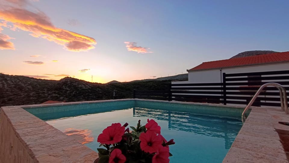 Mountain view, Swimming pool, Sunset