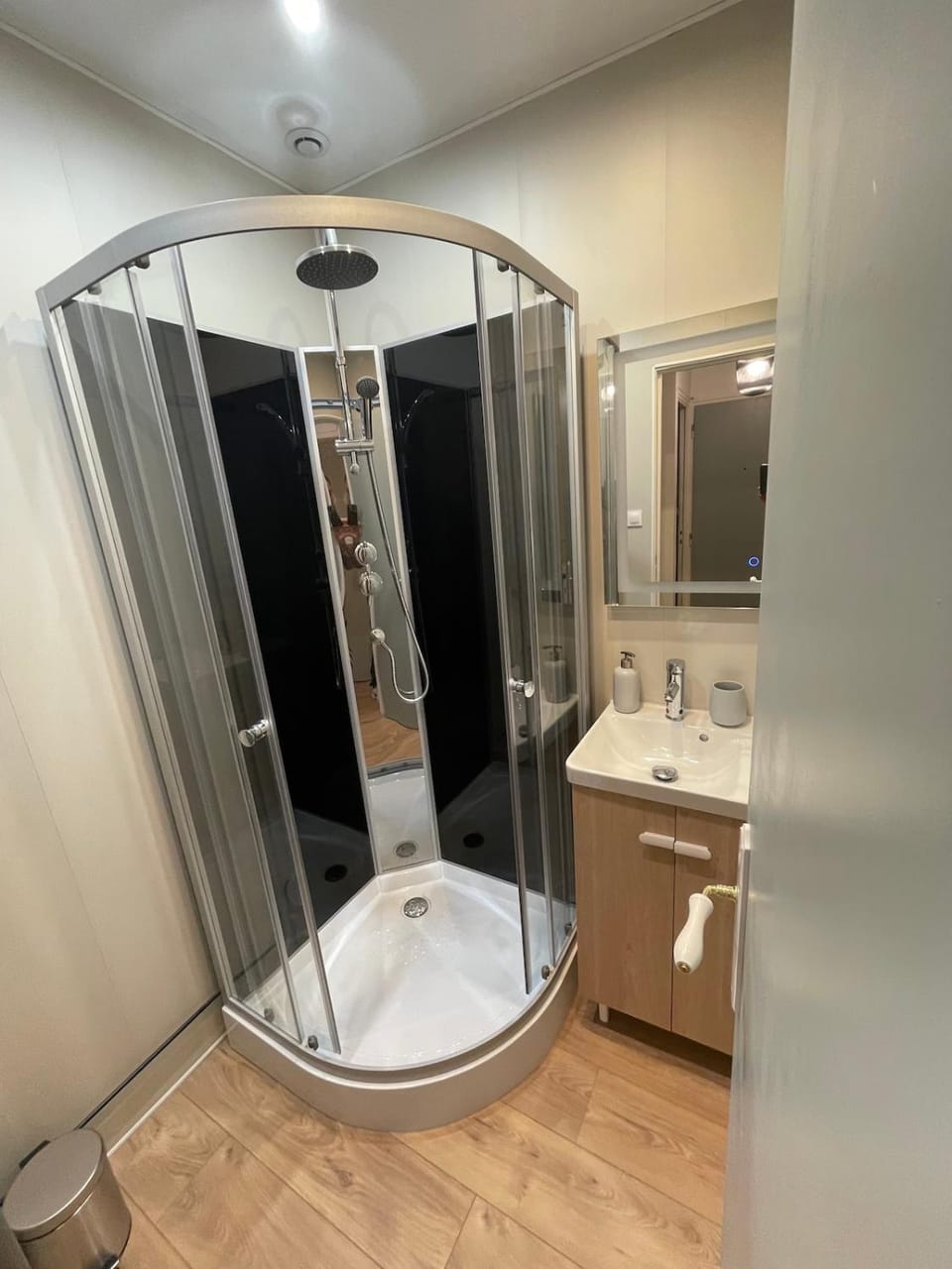 Shower, Bathroom, towels