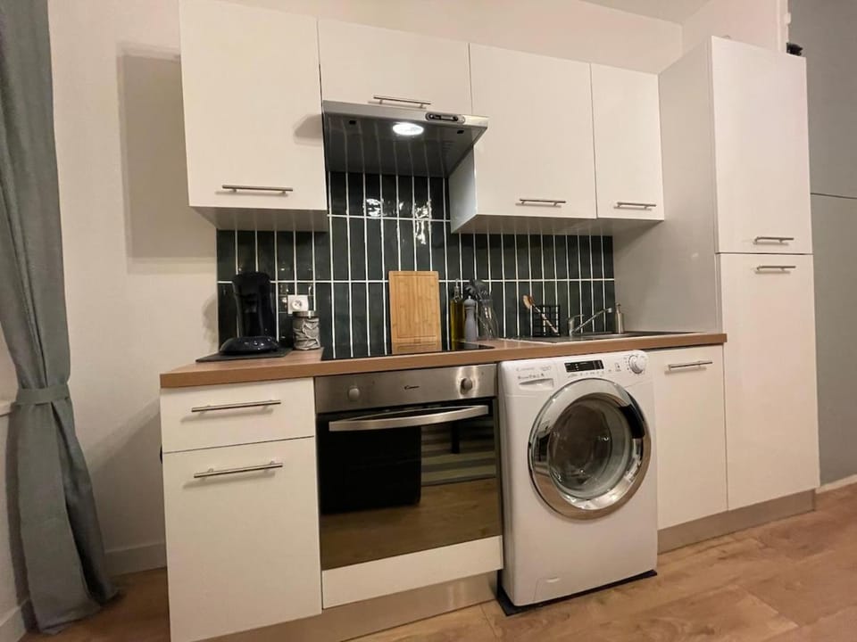 Coffee/tea facilities, Kitchen or kitchenette, oven, pet friendly, stove, washing machine