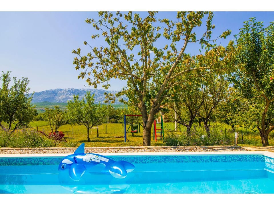 BBQ facilities, Snorkeling, Balcony/Terrace, Decorative detail, Diving, Garden view, Mountain view, Pool view, Street view, Swimming pool, Family