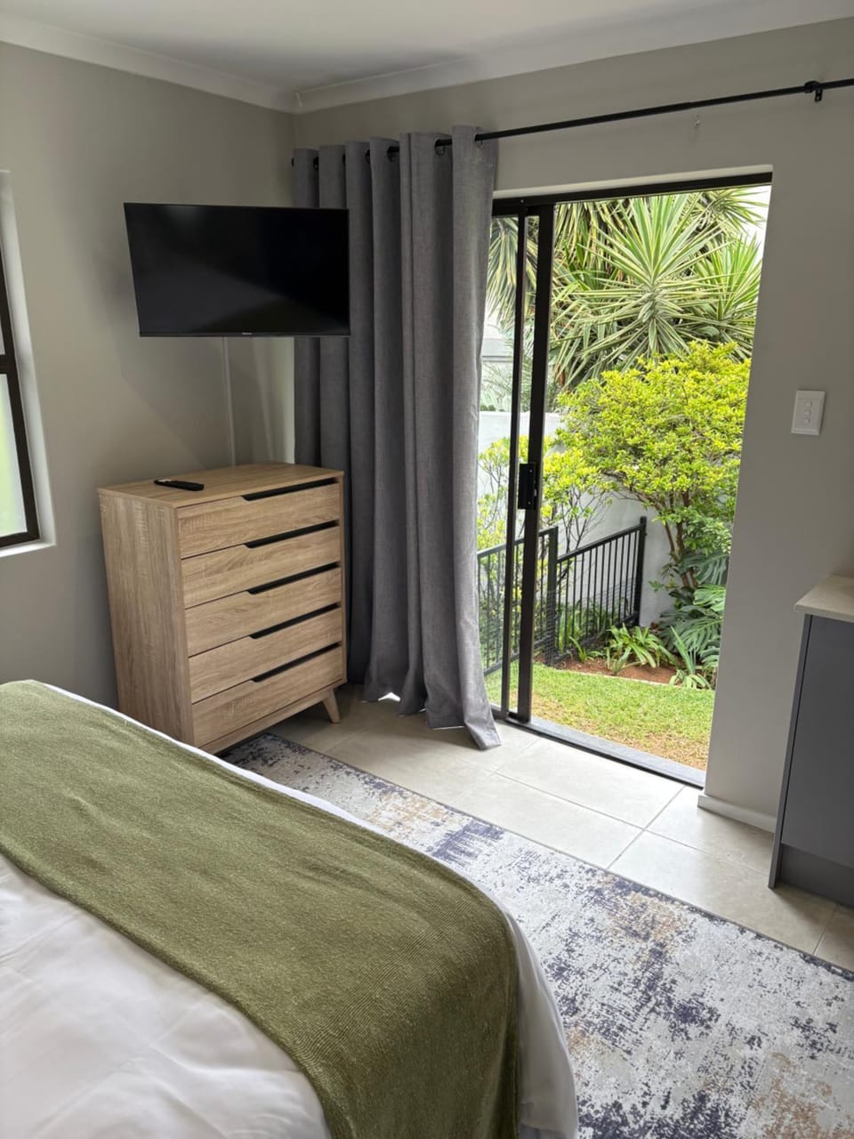 Serenity Luxury Guesthouse Apartment in Roodepoort