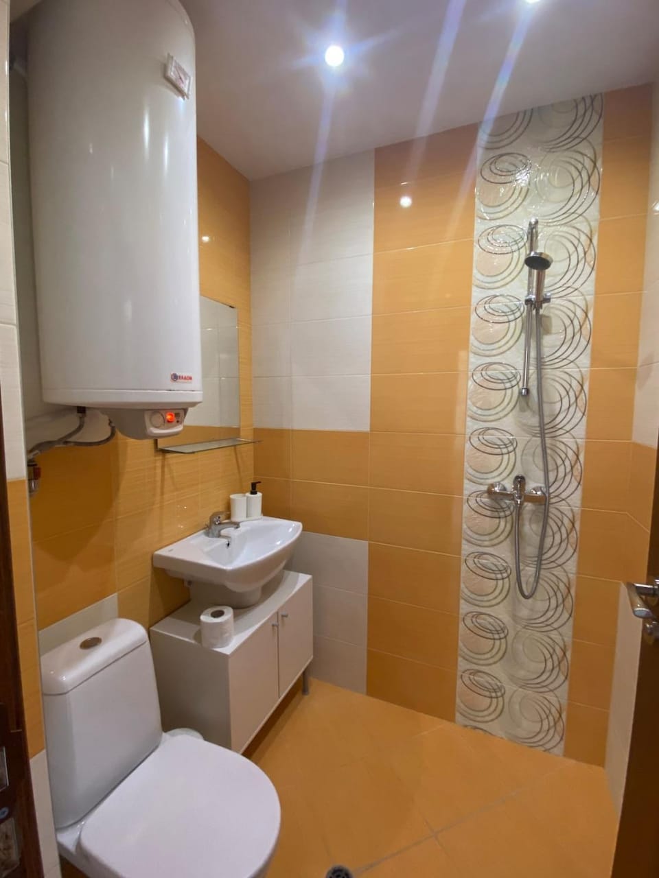 Shower, Toilet, Bathroom, towels