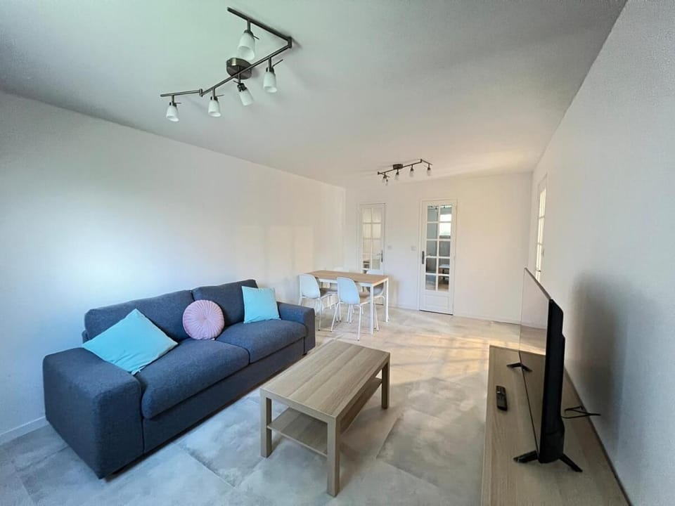 T2 cosy avec terrasse - 5 min des plages House in French Riviera