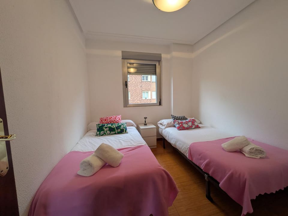 1A146 Apartamento a 5' de la Playa del Arbeyal by R2R Consulting Apartment in Gijón