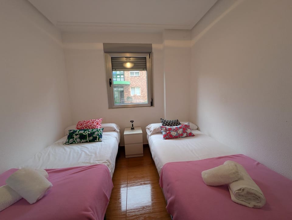 1A146 Apartamento a 5' de la Playa del Arbeyal by R2R Consulting Apartment in Gijón