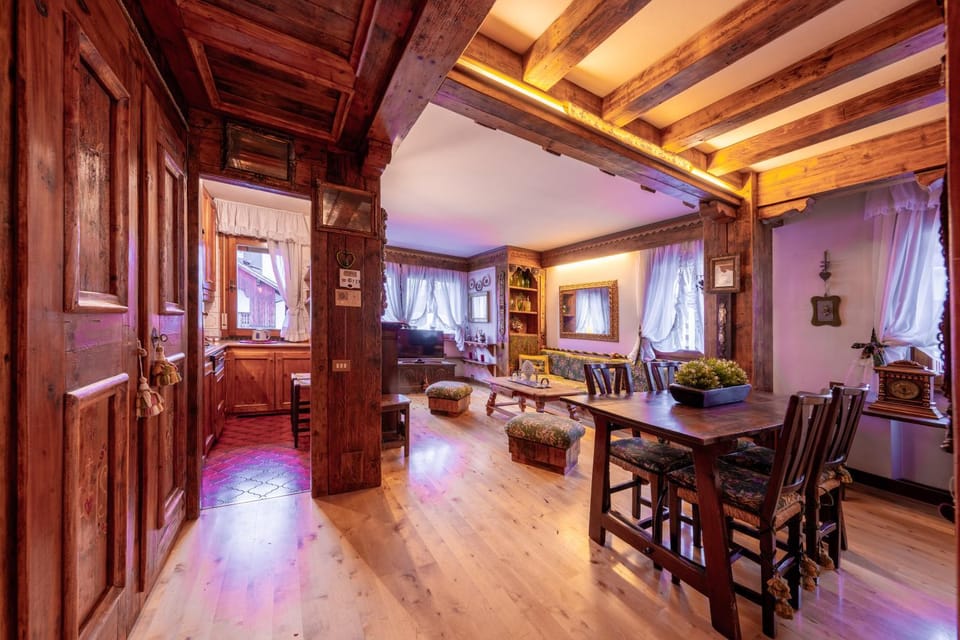 Living room, Photo of the whole room, Dining area