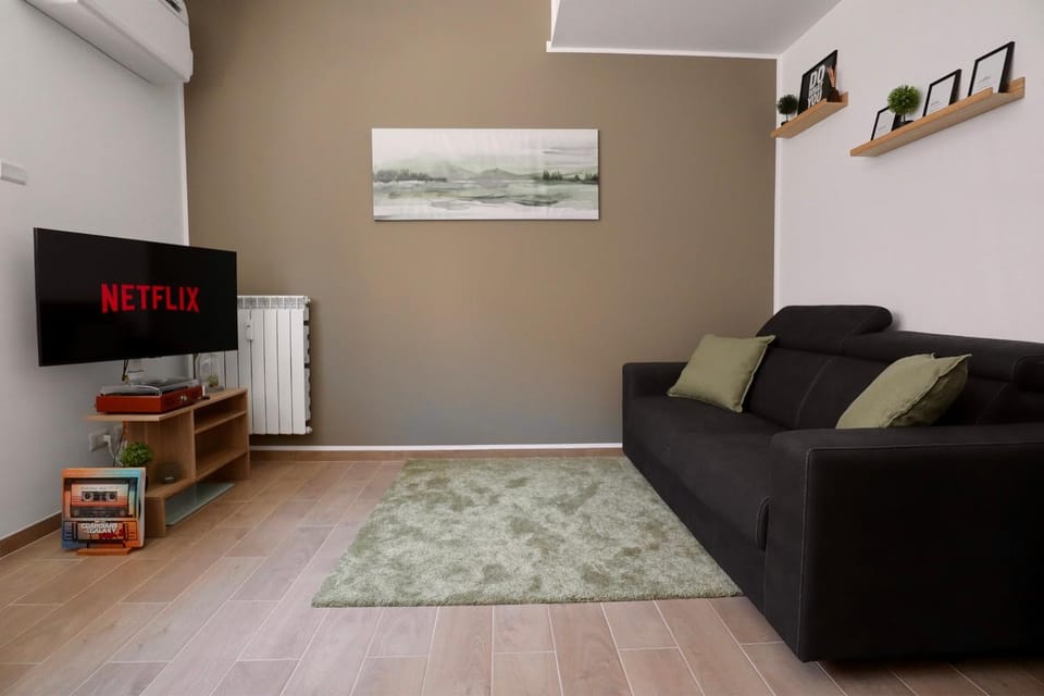 Communal lounge/ TV room, TV and multimedia, Living room, Evening entertainment, internet