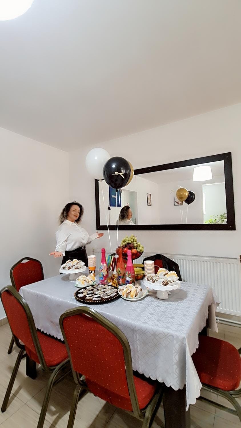 Restaurant/places to eat, Lobby or reception, Food and drinks, Food and drinks, Business facilities, Dining area, Food