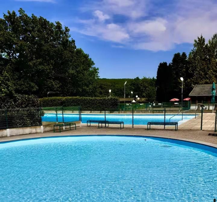 Logement vacances Yvoir avec piscine et deux chambres Campground/ 
RV Resort in Wallonia, Belgium