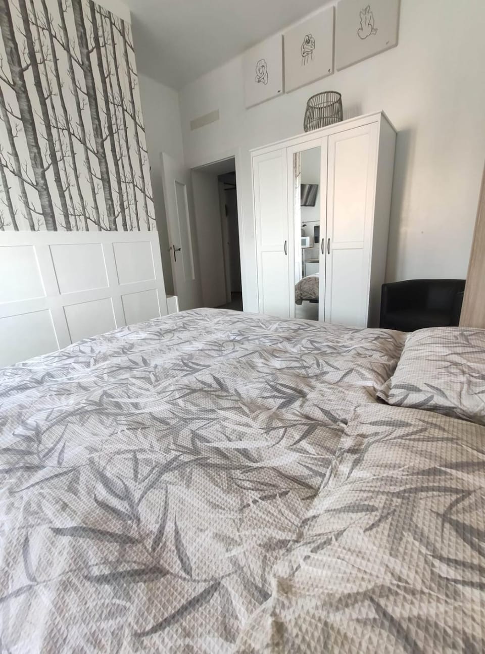 Bed, Photo of the whole room, wardrobe