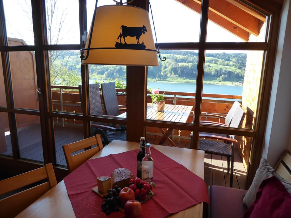 View (from property/room), Balcony/Terrace, Seating area, Dining area, Lake view, Mountain view