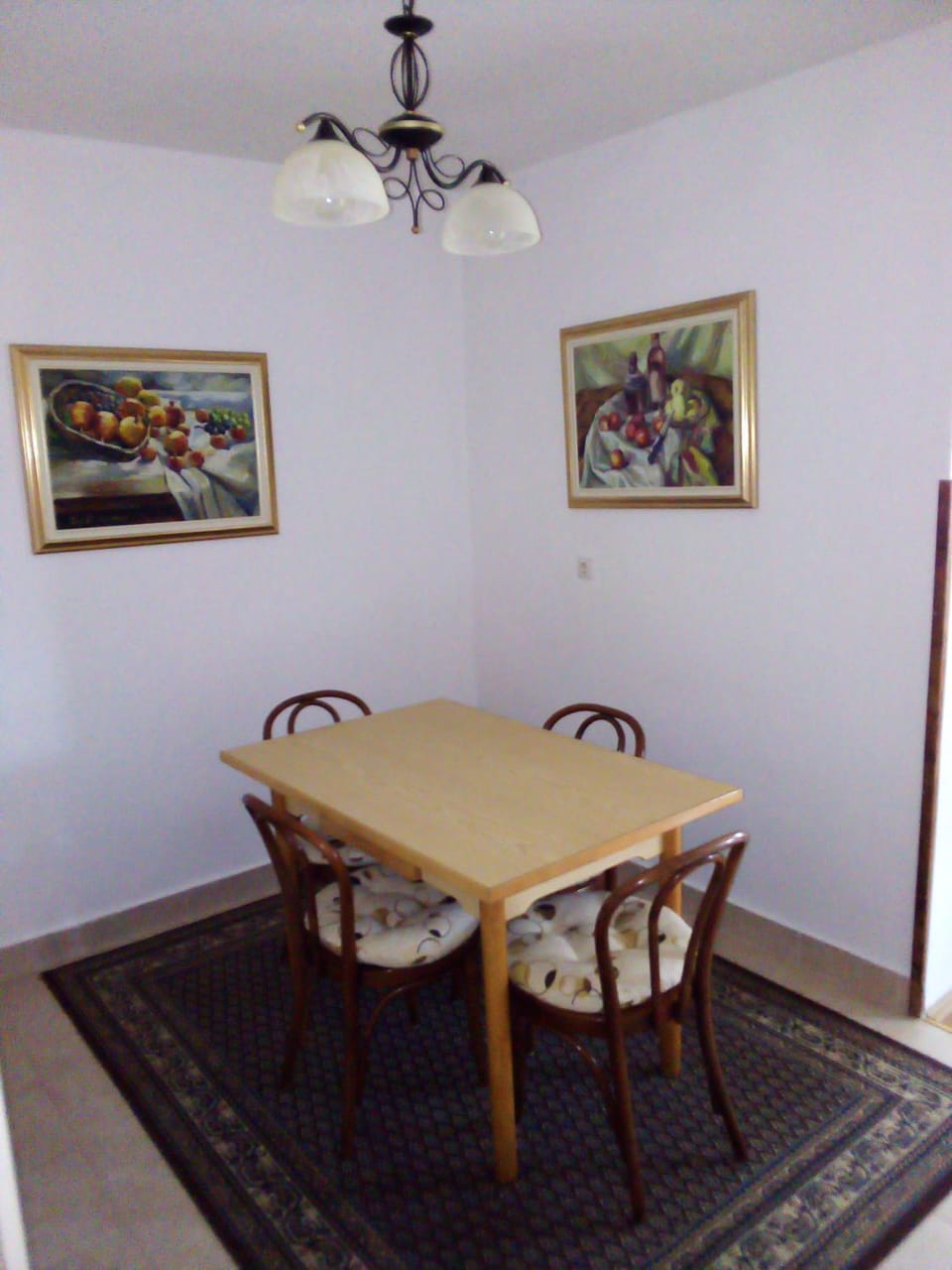 Kitchen or kitchenette, Dining area
