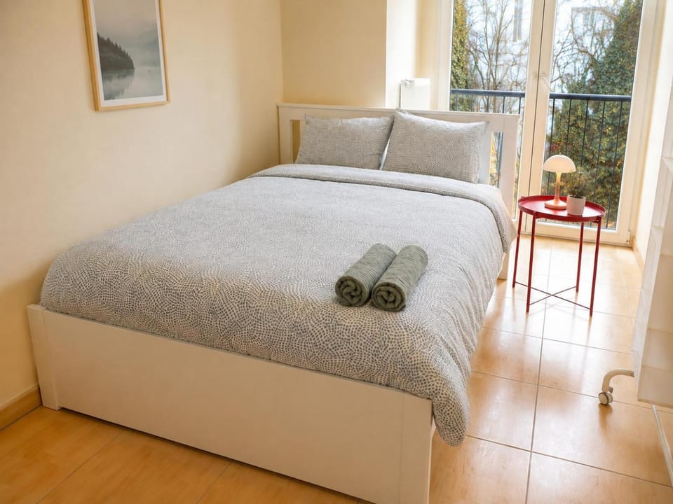 Bed, towels, towels