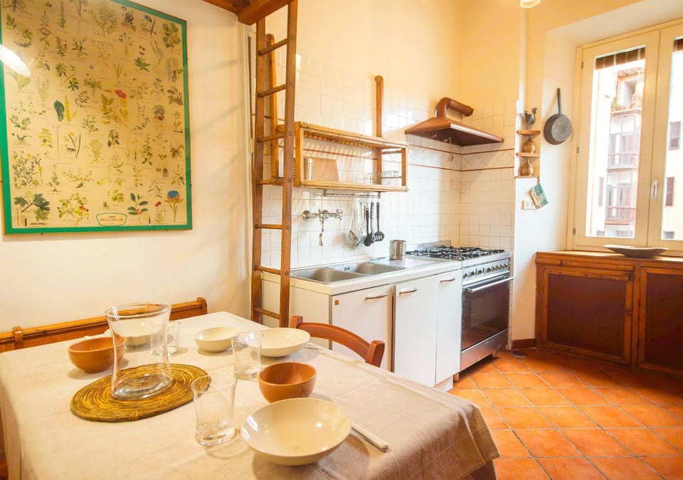Kitchen or kitchenette, Dining area, stove