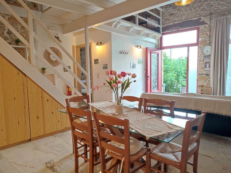Living room, Dining area, kitchen