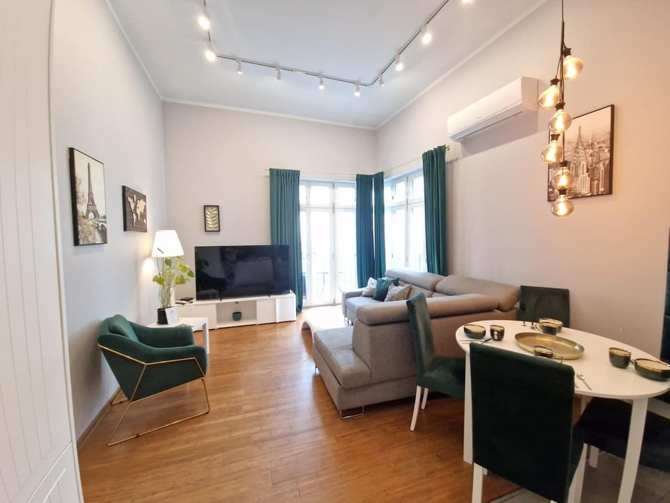 TV and multimedia, Balcony/Terrace, Living room