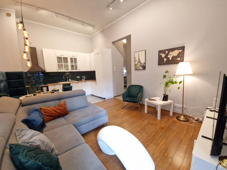 TV and multimedia, Kitchen or kitchenette, Living room