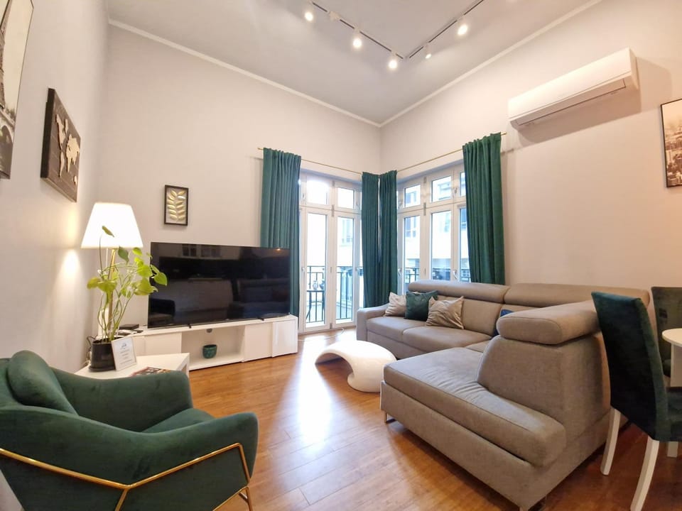 TV and multimedia, Balcony/Terrace, Living room