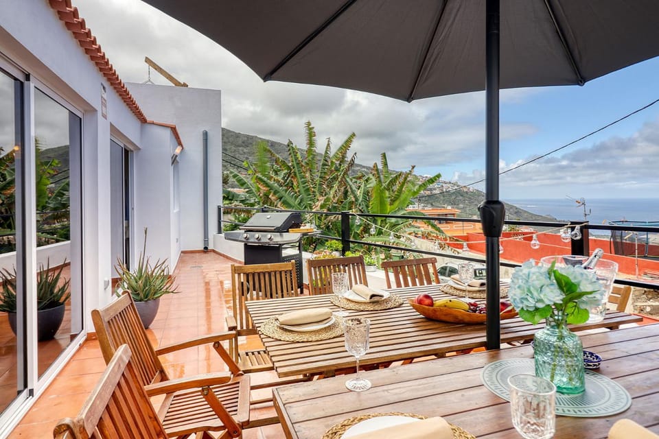 Natural landscape, View (from property/room), Balcony/Terrace, Seating area, Dining area