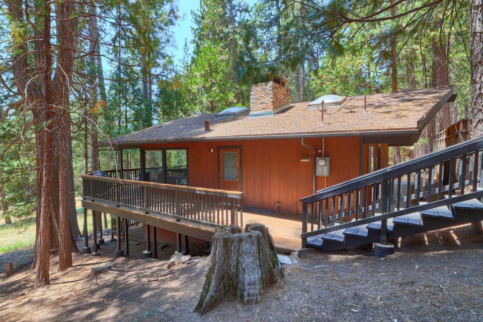 Hiltbrand Hangout House in Sierra Nevada