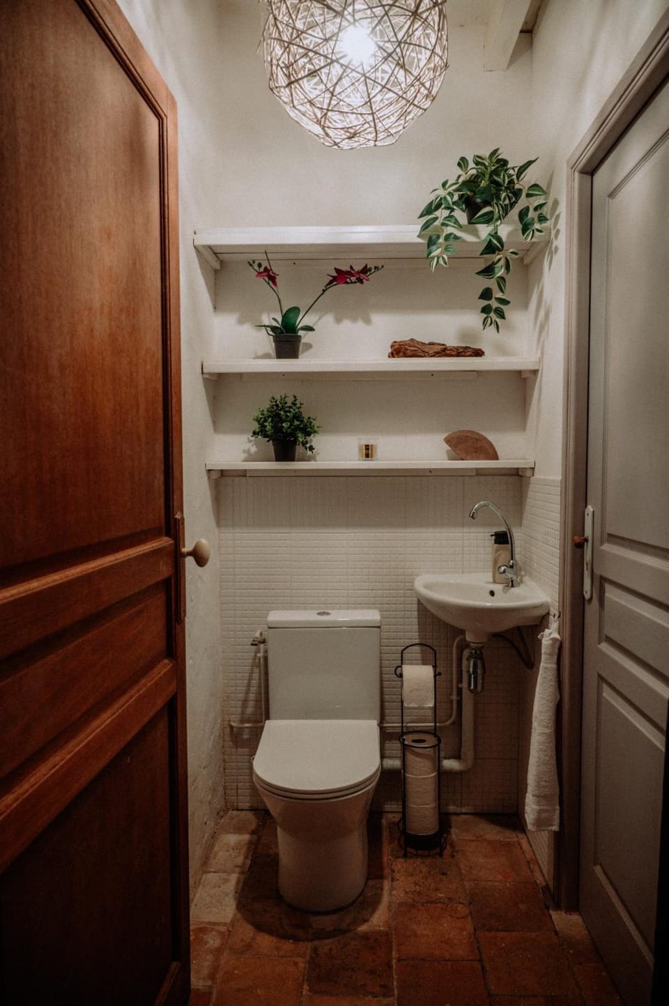 Toilet, Bathroom, Decorative detail