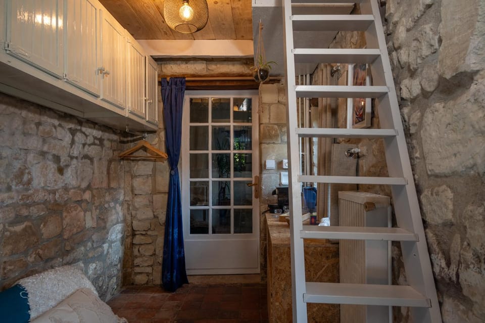 Decorative detail, Seating area, Bedroom, Inner courtyard view