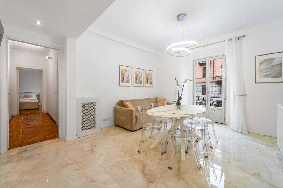 Central Apartment - 10 min to Duomo Apartment in Milan