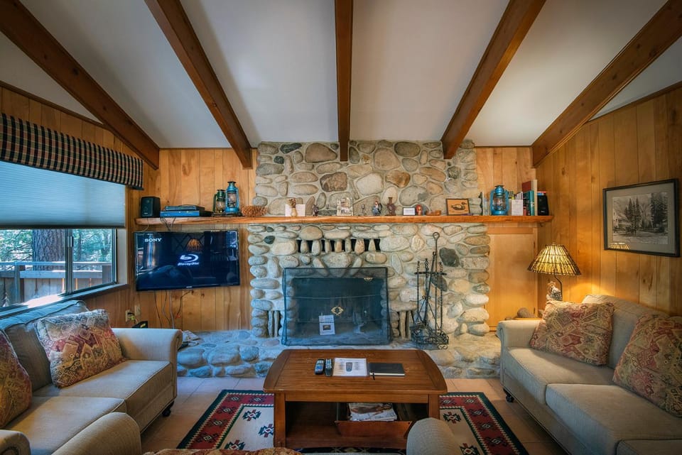 Yosemite Retreat in the Meadows House in Sierra Nevada