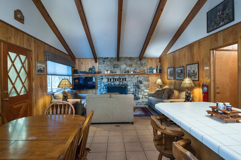 Yosemite Retreat in the Meadows House in Sierra Nevada