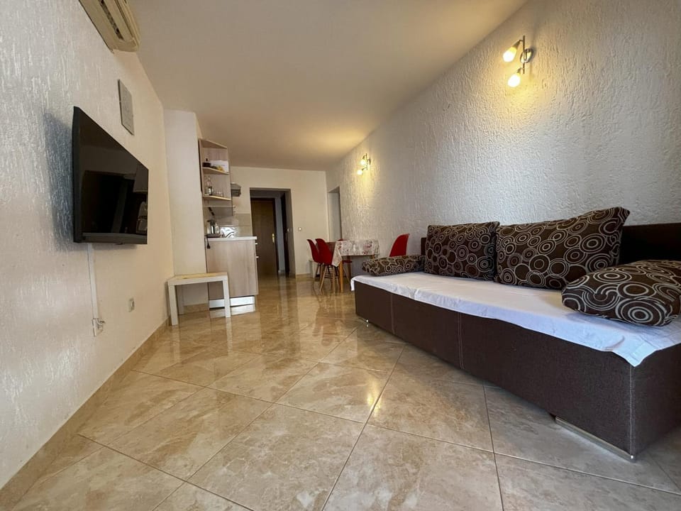 TV and multimedia, Living room, Photo of the whole room, air conditioner