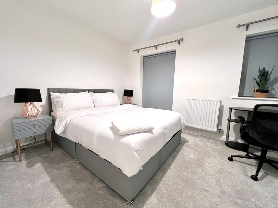 Bed, Photo of the whole room, Bedroom