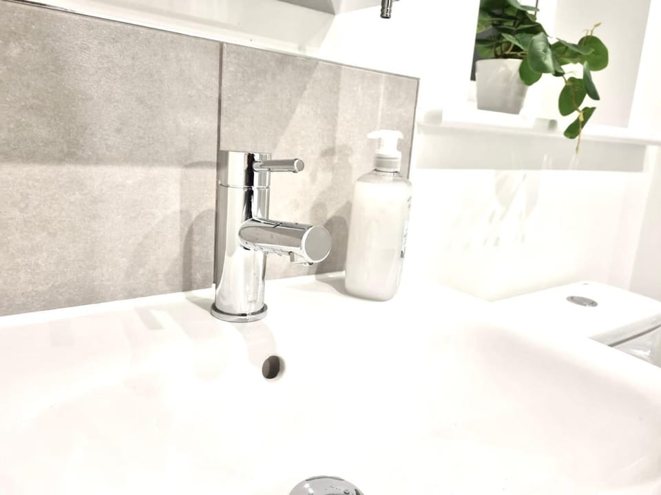 Shower, Toilet, Bathroom, Bath