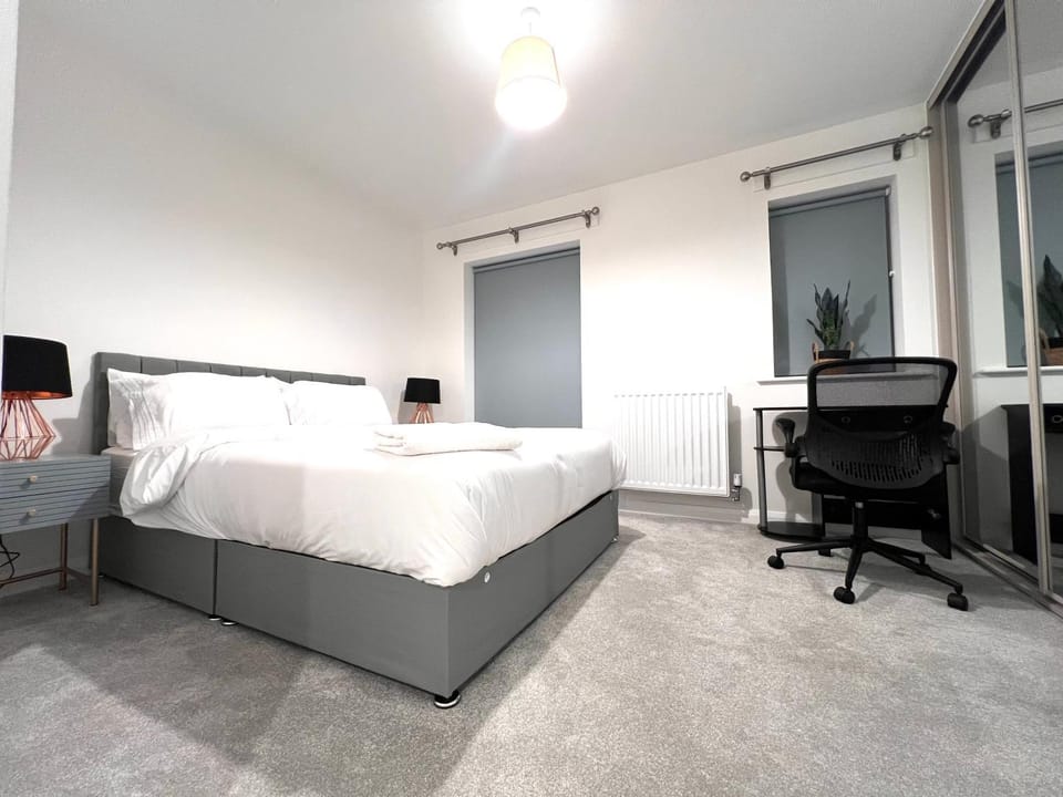 Bed, Photo of the whole room, Bedroom, internet