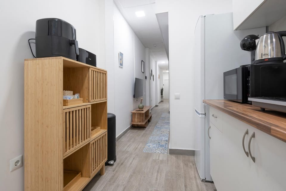 TV and multimedia, Coffee/tea facilities, Kitchen or kitchenette, microwave, oven, stove