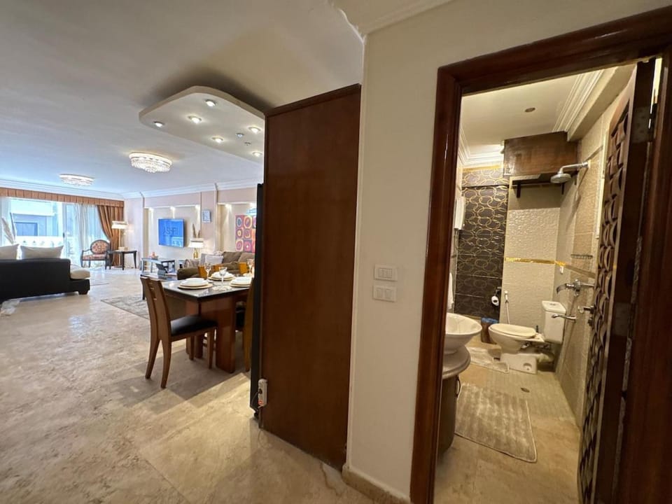 ASHRI Super Deluxe Apartment in Nasr City, Spacious and Central Apartment in Cairo Governorate