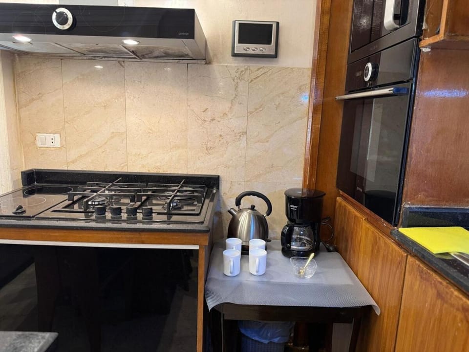 ASHRI Super Deluxe Apartment in Nasr City, Spacious and Central Apartment in Cairo Governorate