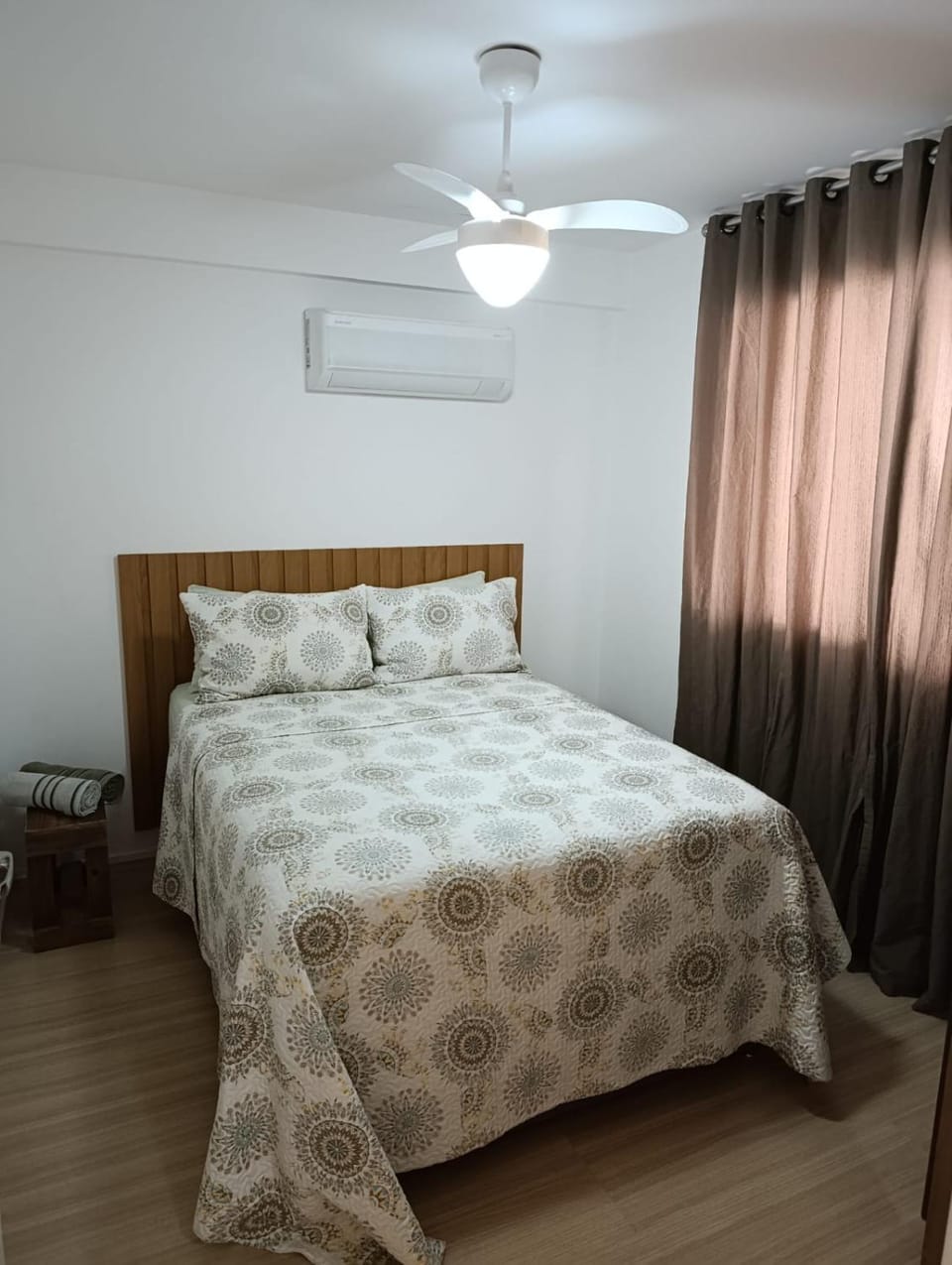 Bed, Photo of the whole room, Bedroom, air conditioner