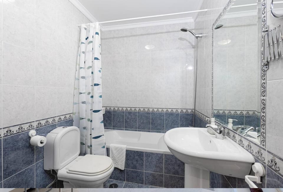 Shower, Toilet, Bathroom, Bath
