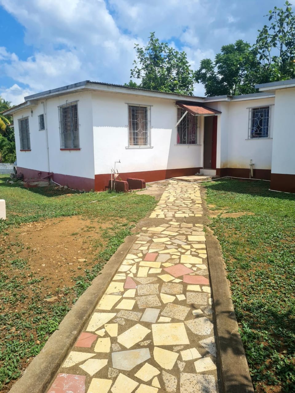 Linstead Riverview Retreat House in Saint Catherine Parish