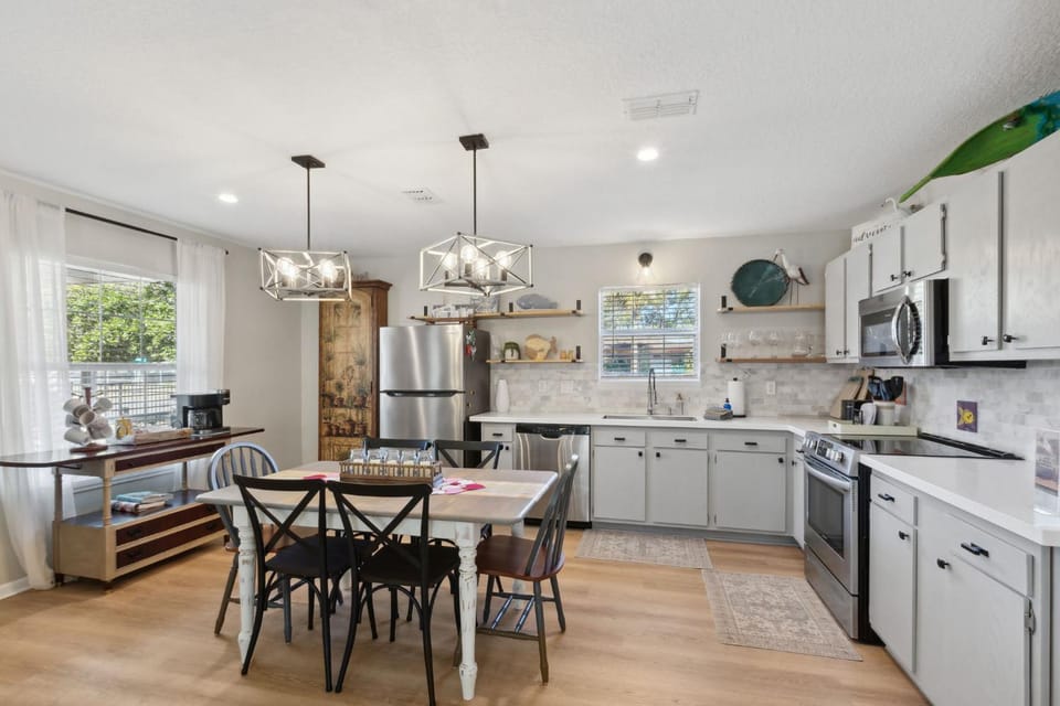Dog and Golf Cart friendly Near Downtown Centre St House in Fernandina Beach