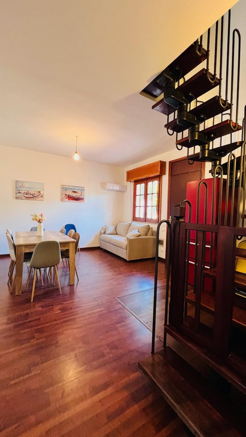 Living room, Dining area