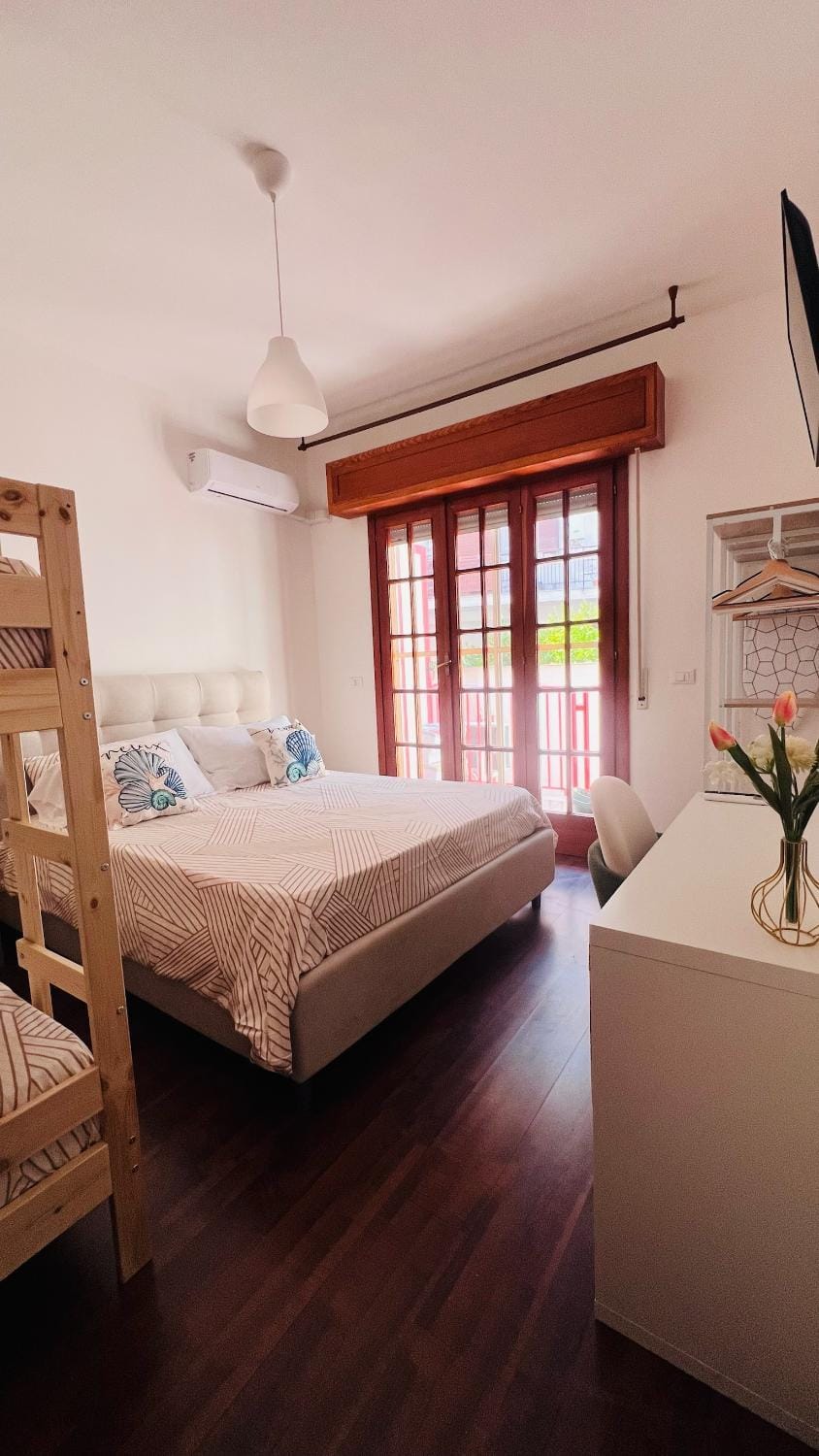 Photo of the whole room, Bedroom