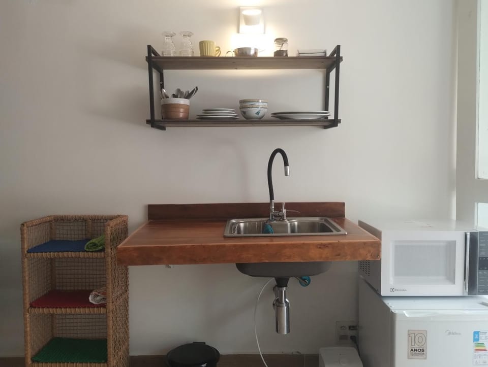 Kitchen or kitchenette, minibar