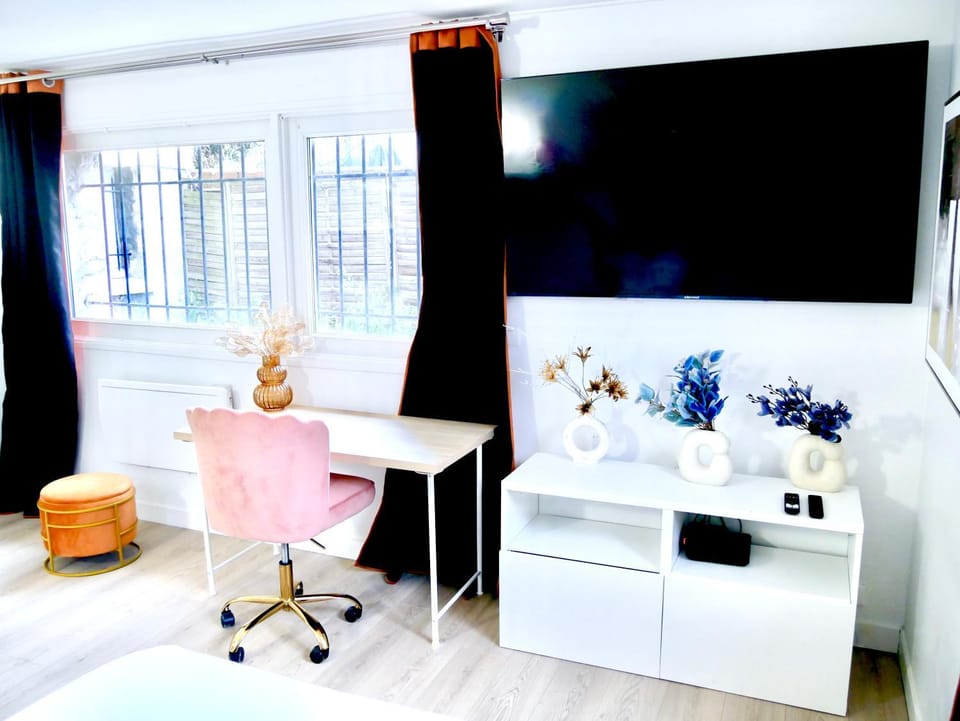 TV and multimedia, Seating area