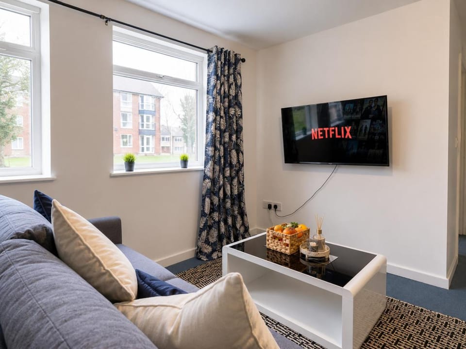 Elegant 1BR Stay Near Trafford Centre Apartment in England