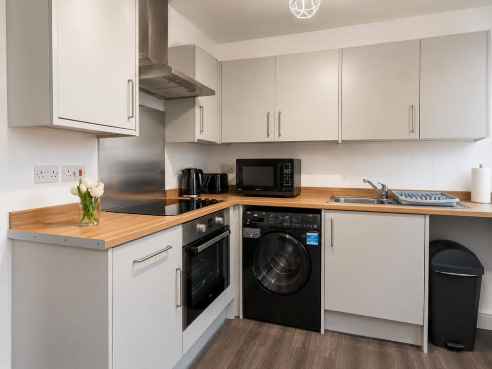 Elegant 1BR Stay Near Trafford Centre Apartment in England