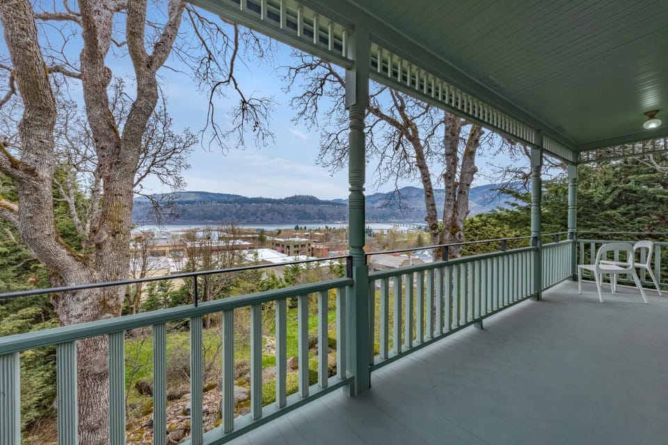 Historic Roe Parker 30 day minimum House in Hood River